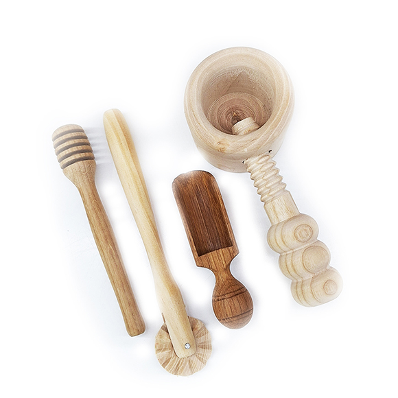 Conjunto de utensílios em madeira