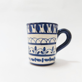 Caneca em cerâmica pintada à mão