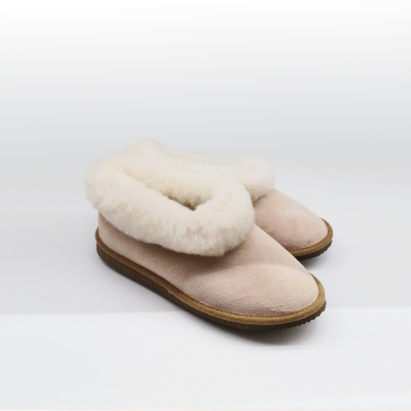 Wool slippers with rubber sole