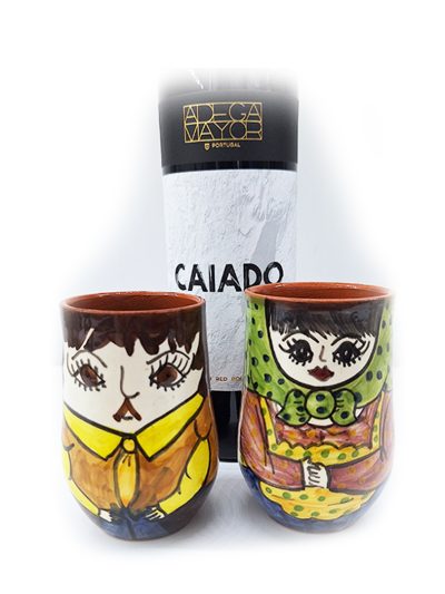 Conjunto de vinho Caiado com 2 canecas típicas do Alentejo
