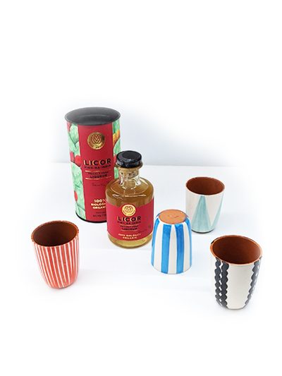 Set of prickly pear liqueur and 4 small cups